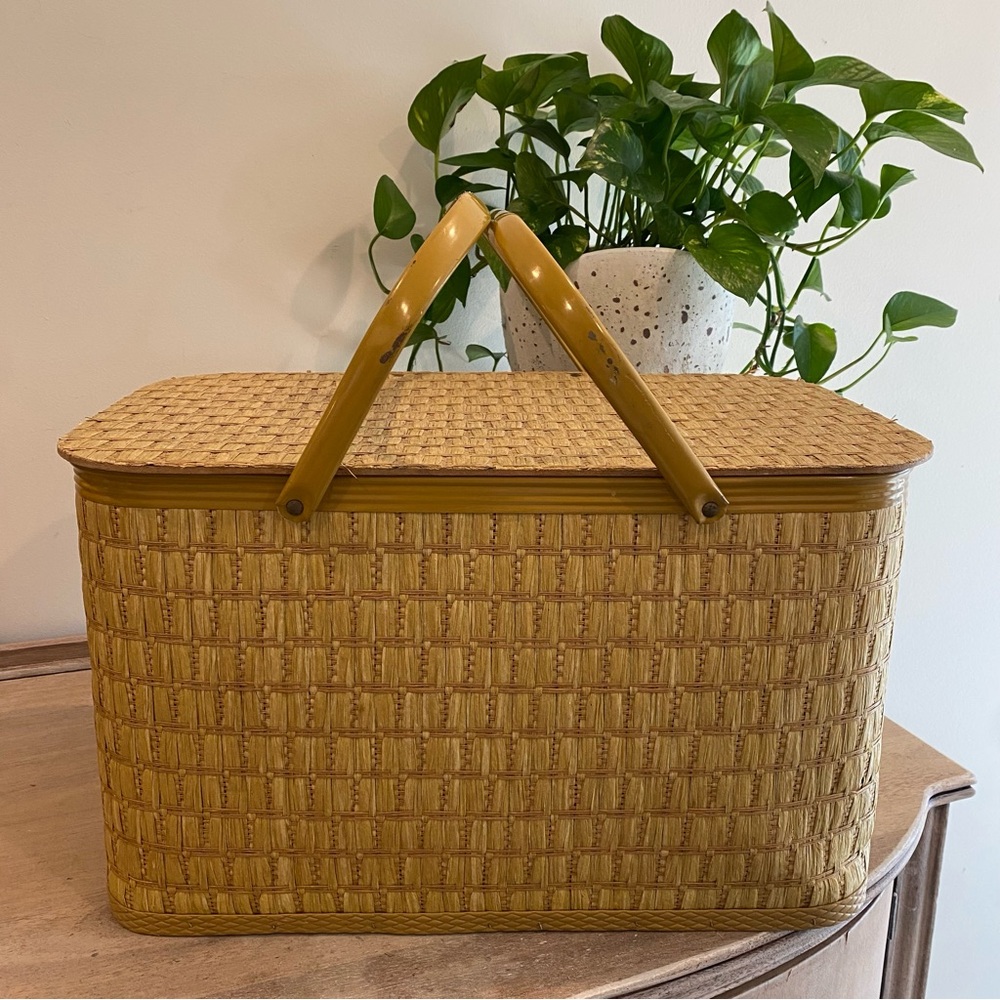 Vintage Redmon Picnic Basket